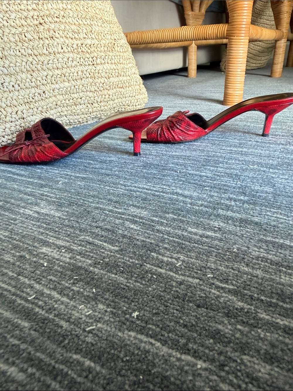 Vera Wang Red Textured Slide Mules with Bow Detail - Picture 4 of 5